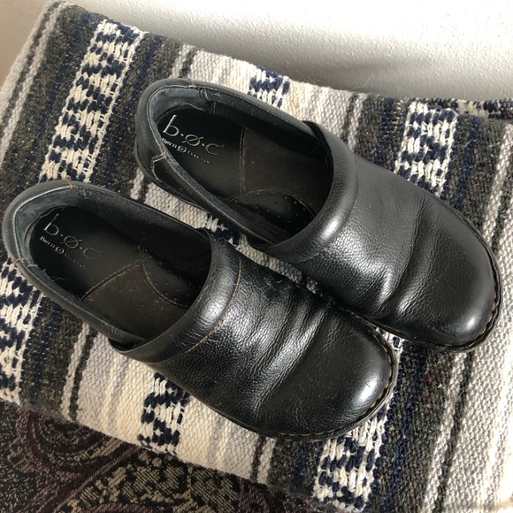 Versatile B.O.C. Clogs - Picture 2 of 3